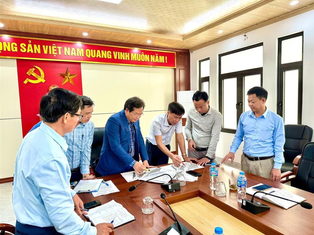 CUỘC HỌP GIAO BAN LÃNH ĐẠO TRIỂN KHAI TUYẾN HÀNH TRÌNH THAM QUAN, DU LỊCH TRÊN VỊNH BÁI TỬ LONG 10 hop2