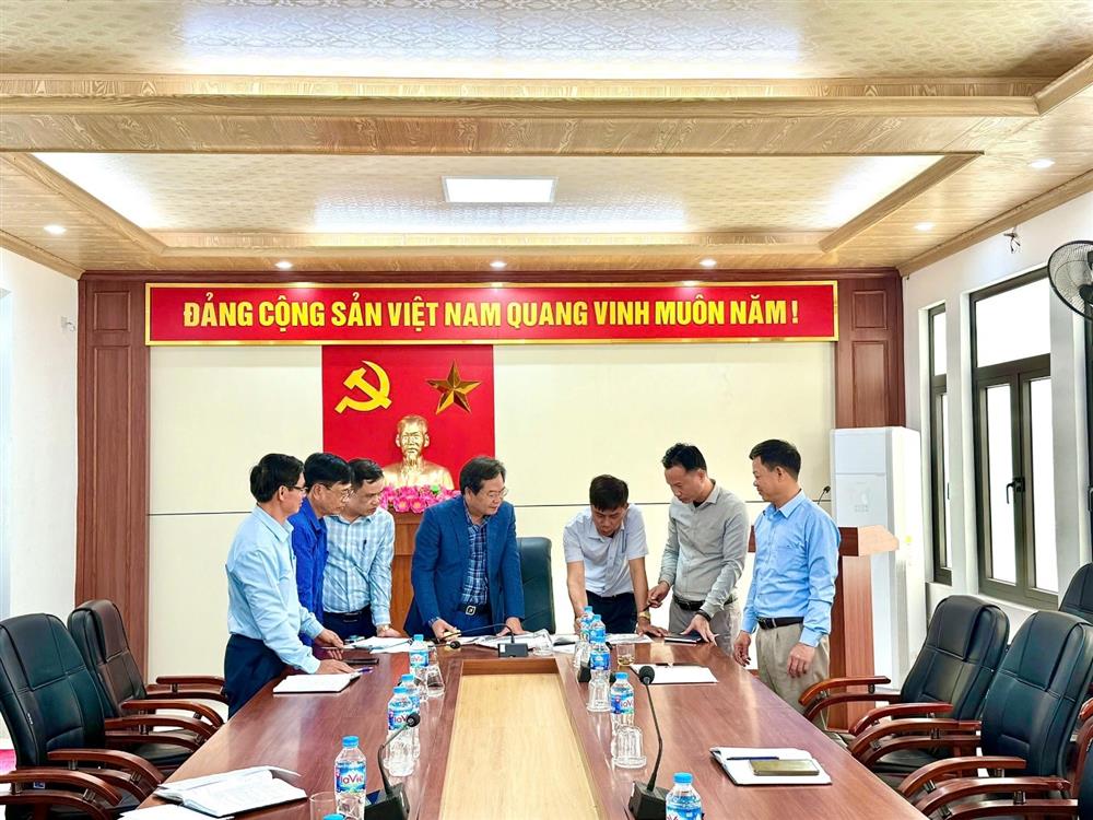 CUỘC HỌP GIAO BAN LÃNH ĐẠO TRIỂN KHAI TUYẾN HÀNH TRÌNH THAM QUAN, DU LỊCH TRÊN VỊNH BÁI TỬ LONG 11 hop3