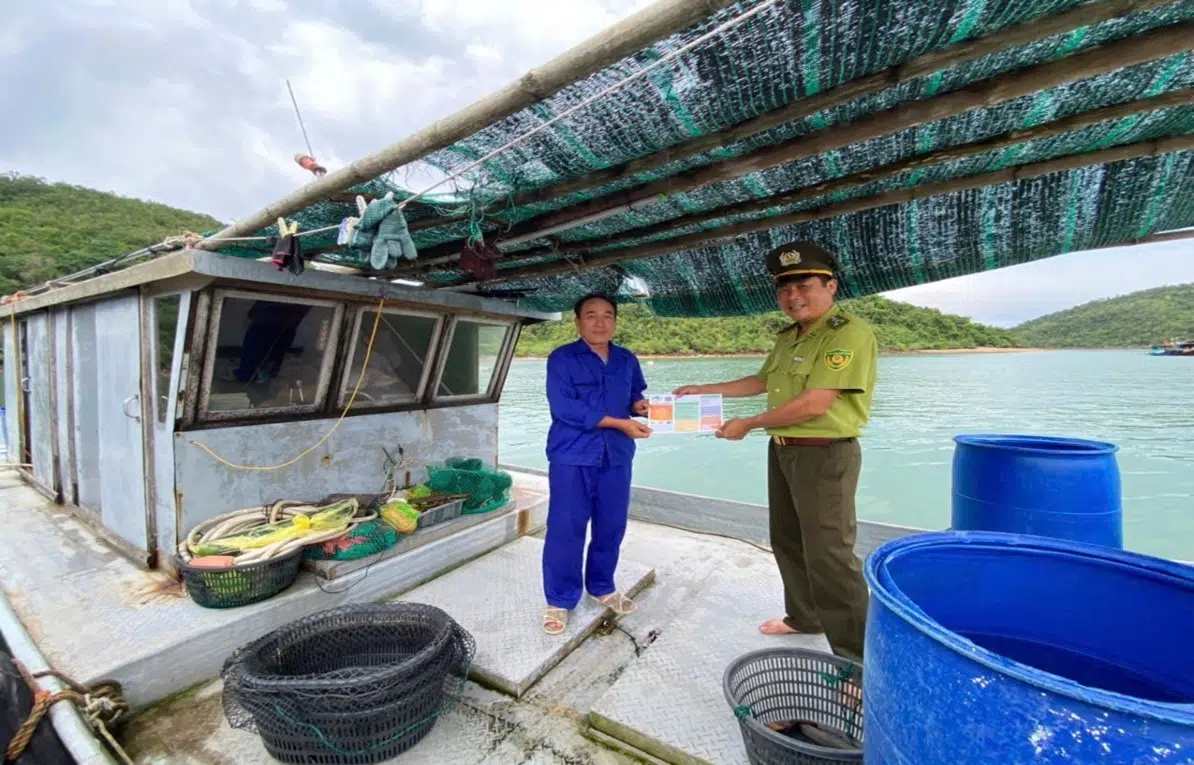 Tuyên truyền, phổ biến Luật Lâm nghiệp và các văn bản có liên quan tại Vườn quốc gia Bái Tử Long 14 004 1