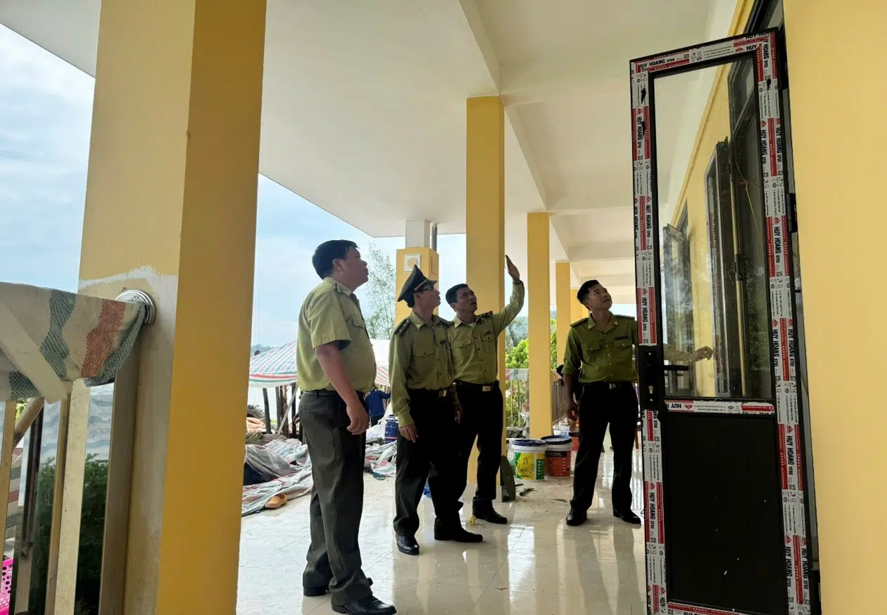 Hạt trưởng Hạt Kiểm lâm Ban quản lý Vườn quốc gia Bái Tử Long kiểm tra công tác quản lý bảo vệ rừng và phòng chống cháy rừng năm 2025 tại Trạm Kiểm lâm Lách Chè 6 02