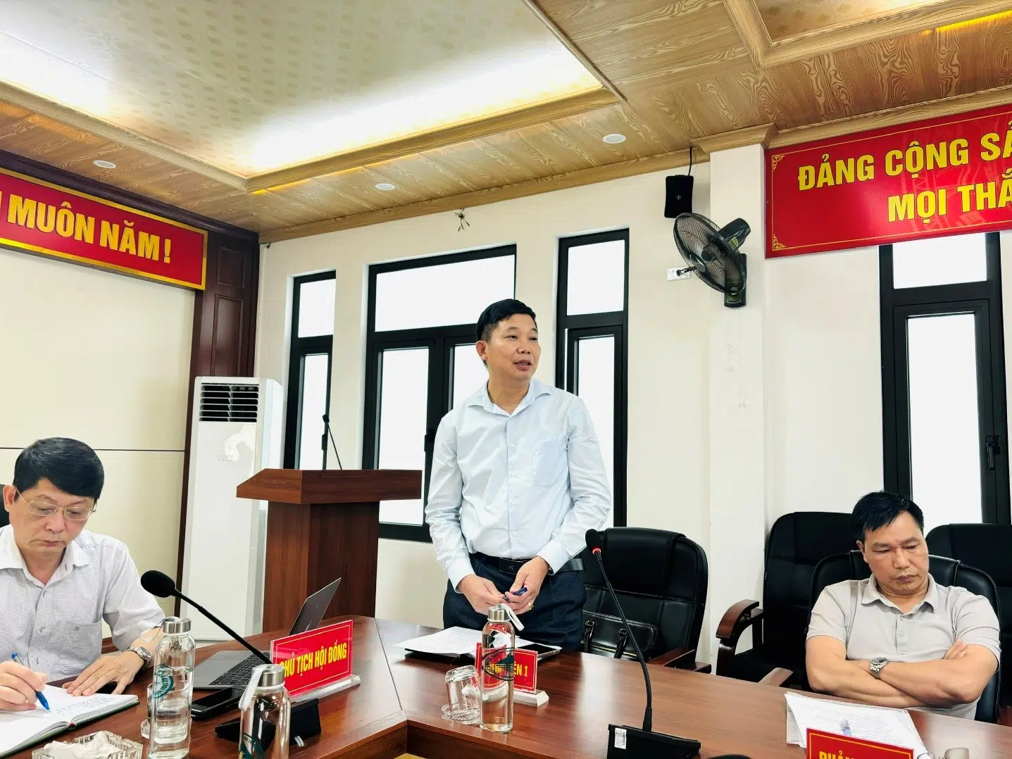 Hội đồng nghiệm thu đánh giá sản phẩm nhiệm vụ “Xây dựng hệ thống thông tin Atlas các loài đặc hữu, quý hiếm, sách đỏ, giá trị kinh tế cao tại Vườn quốc gia Bái Tử Long (giai đoạn 1)” 15 03 1