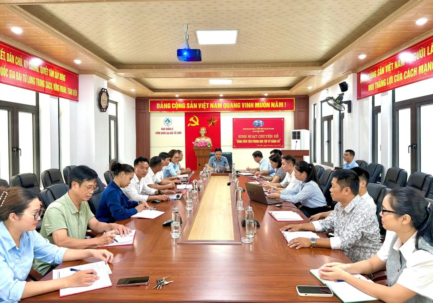 Chi bộ Văn phòng – Đảng bộ Ban Quản lý Vườn quốc gia Bái Tử Long tổ chức sinh hoạt chuyên đề “Đảng viên tiên phong học tập kỹ năng số” 7 001 4