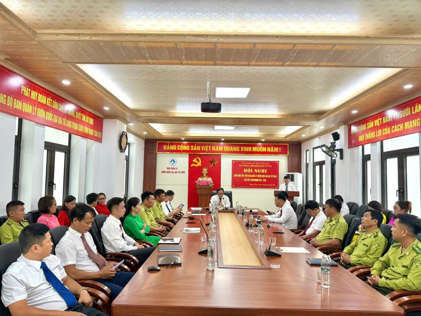 Hội nghị điển hình tiên tiến Ban quản lý Vườn quốc gia Bái Tử Long lần thứ V, giai đoạn 2025-2030 17 01