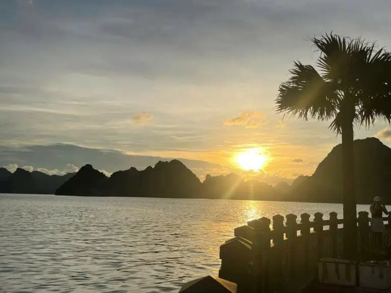 Trang chủ 55 Hoang hon tren dao Ti Top