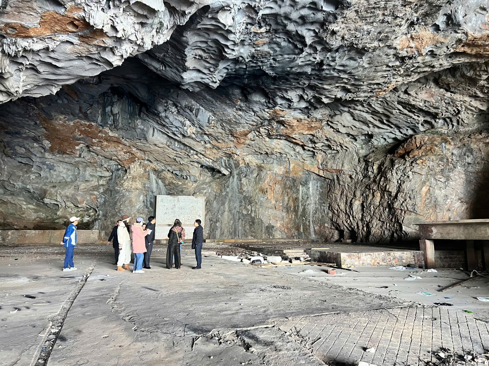 Trang chủ 42 khao sat hang Quan Bai Tu Long