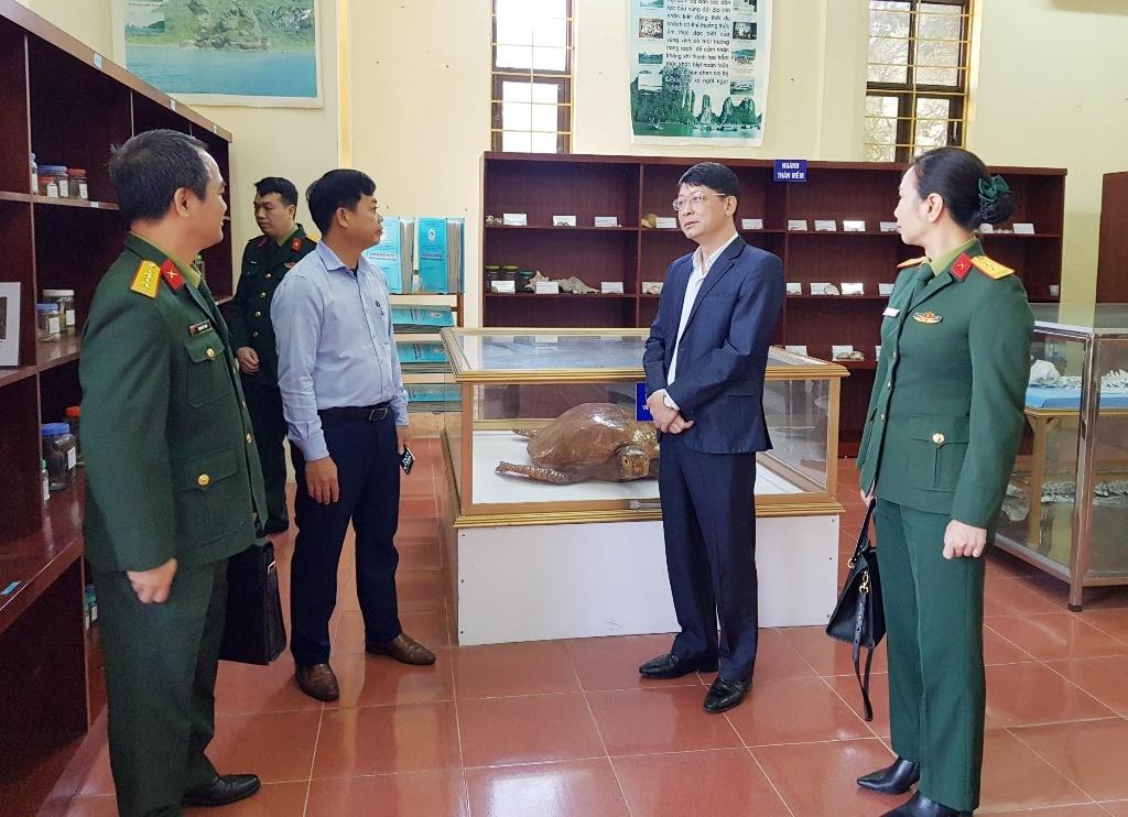 2172913 lanh dao ban quan ly vuon quoc gia bai tu long va trung tam nhiet doi viet nga tham quan hinh anh trung bay tai 10010520